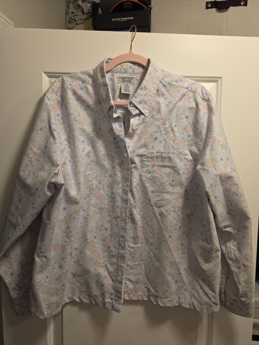 Like New Cabin Creek Light Blue Floral Wrinkle Free Button-Down Shirt Size 18W